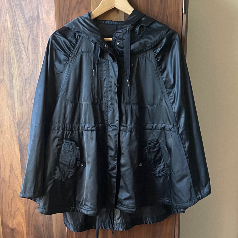 Lululemon Black Women's Hooded Caplet One Size